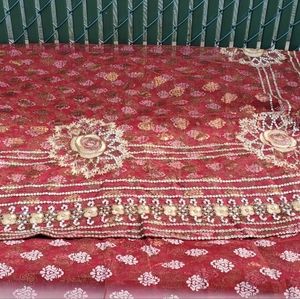 Gorgeous red saree floral detail